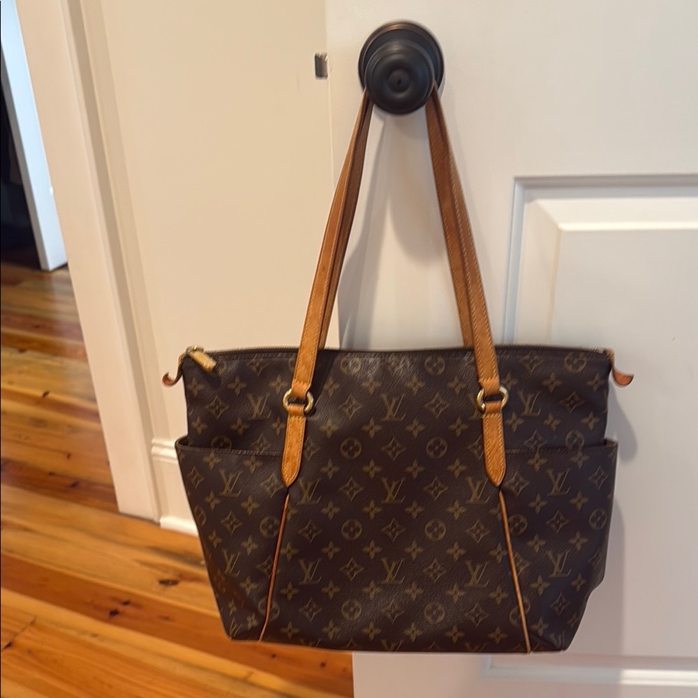Authentic Louis Vuitton Totally MM